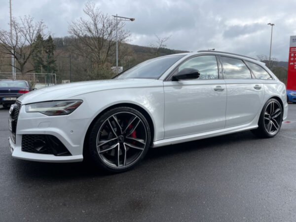 AUDI RS6 AVANT