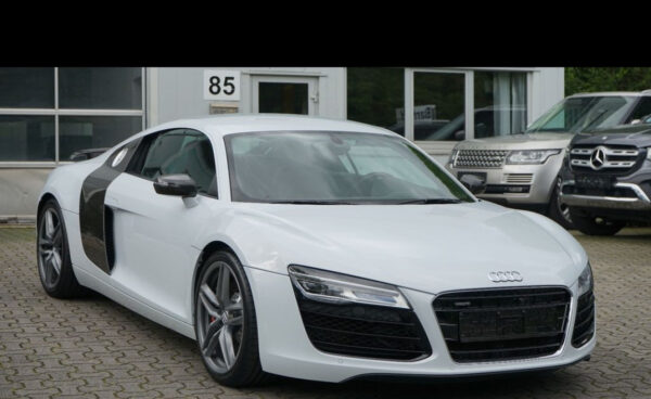 AUDI R8