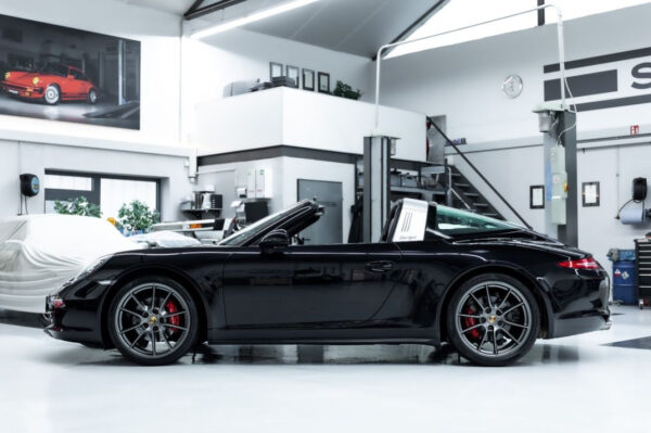 PORSCHE 911 TARGA