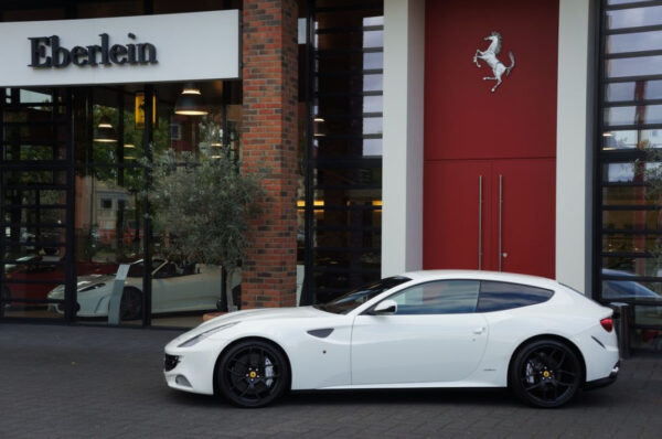 FERRARI FF