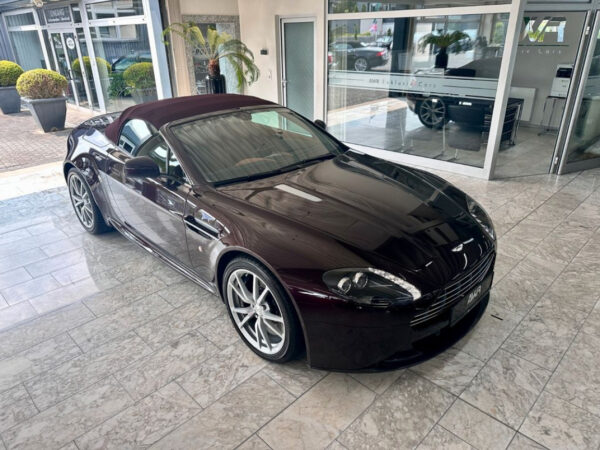 ASTON MARTIN VANTAGE