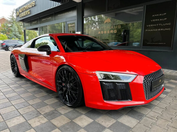 AUDI R8