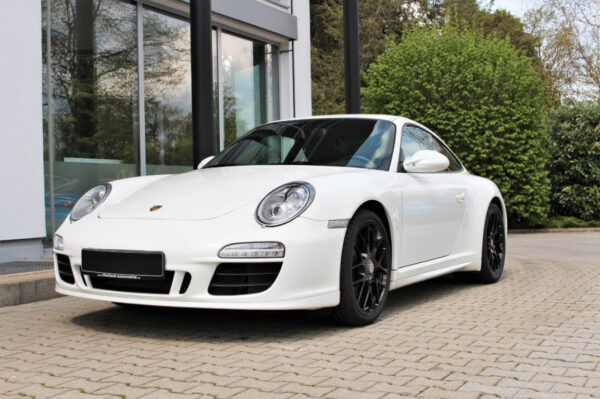 PORSCHE 911 CARRERA 4 GTS