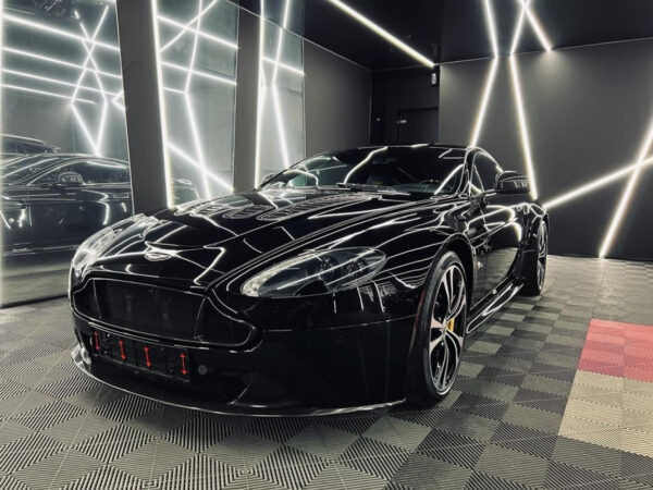 ASTON MARTIN VANTAGE