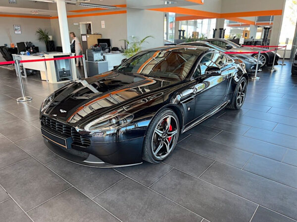 ASTON MARTIN VANTAGE