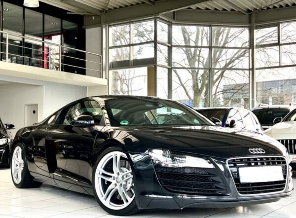 AUDI R8