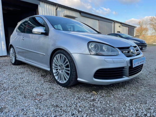 VOLKSWAGEN GOLF R32