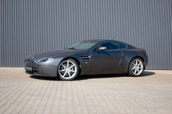 ASTON MARTIN VANTAGE