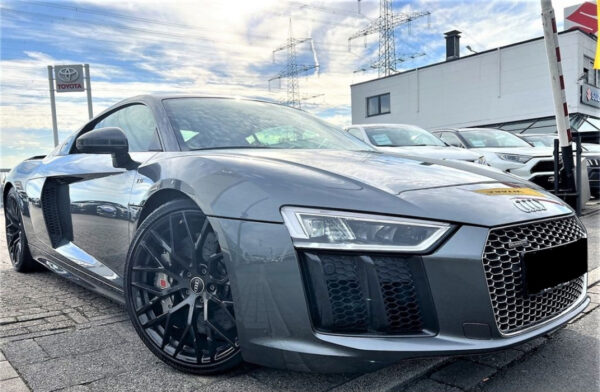 AUDI R8