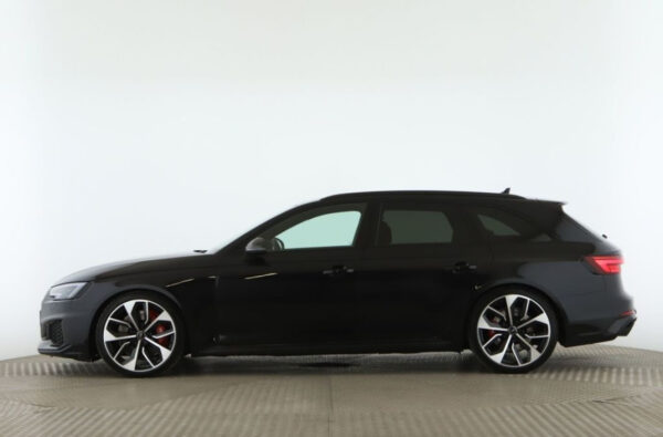 AUDI RS4 AVANT