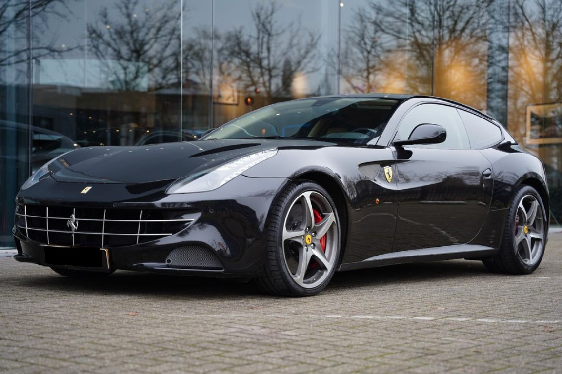 FERRARI FF