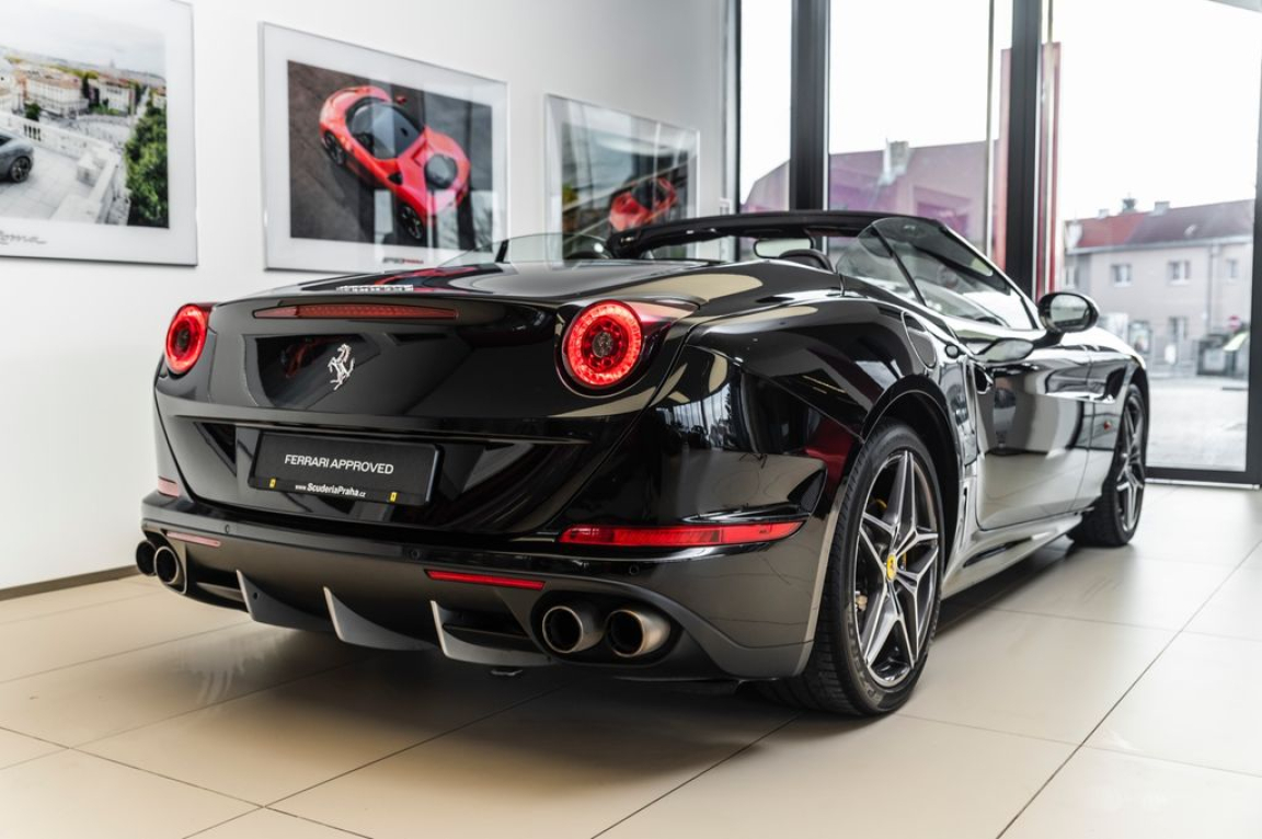 FERRARI CALIFORNIA T