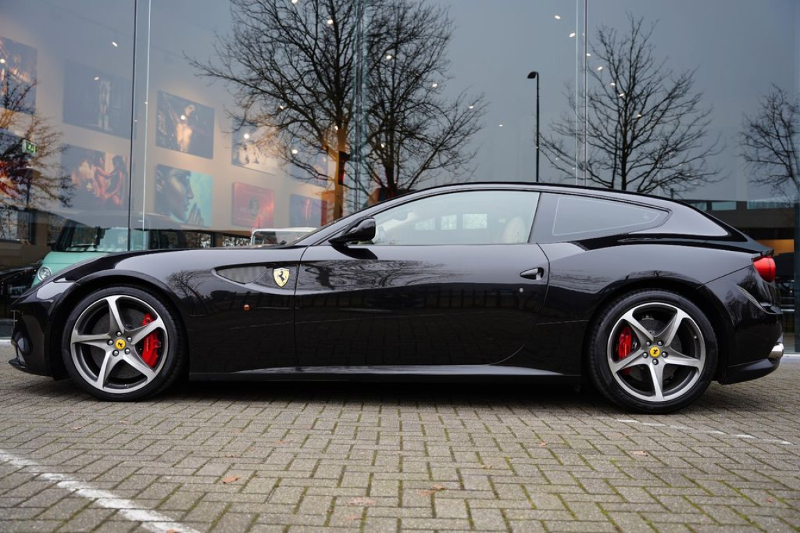 FERRARI FF