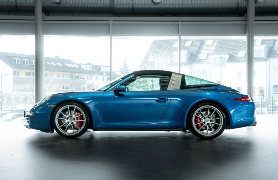 PORSCHE 911 TARGA