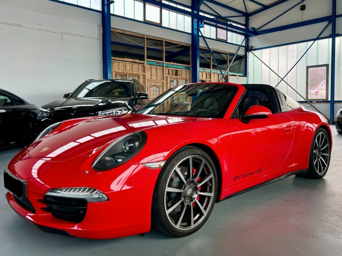 PORSCHE 911 TARGA