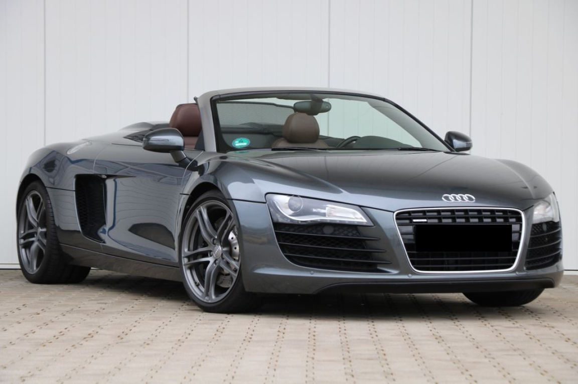 AUDI R8