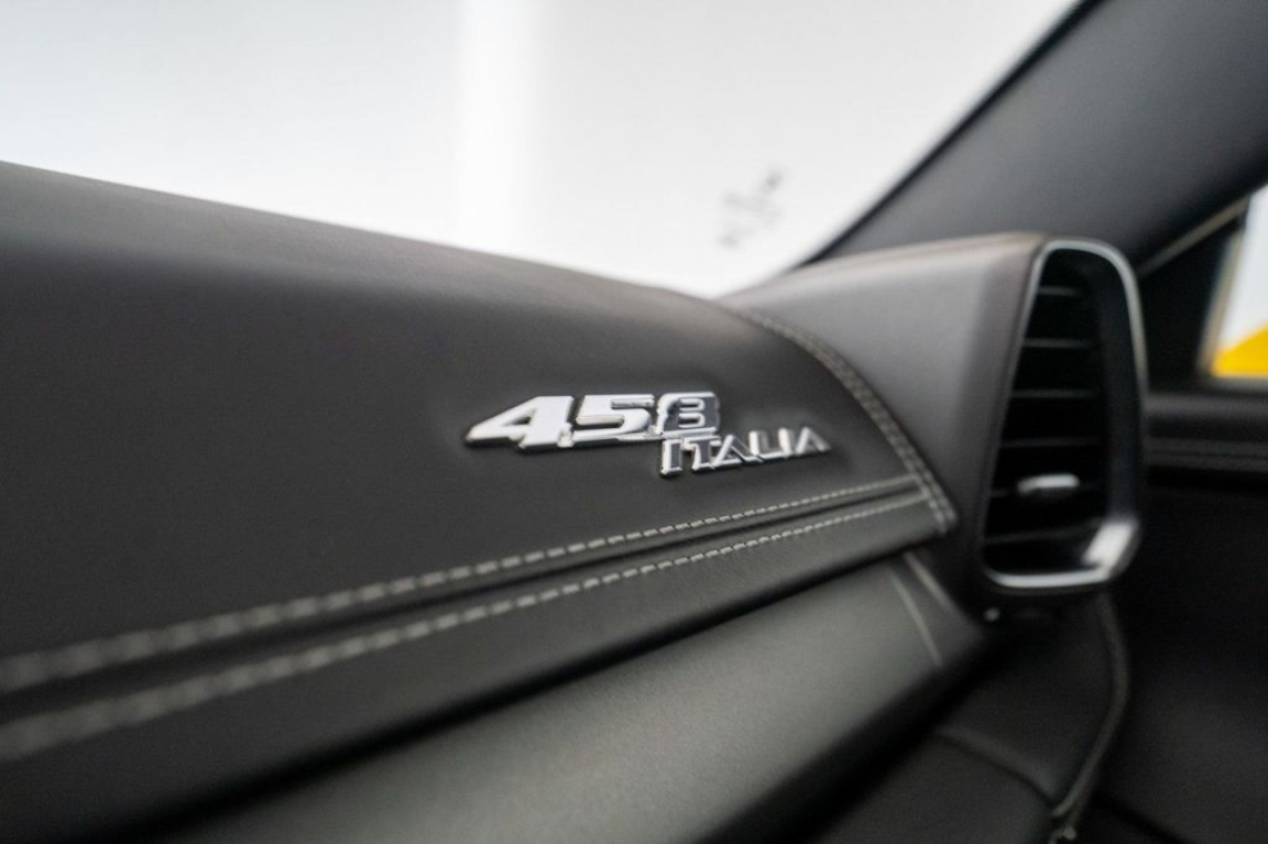 FERRARI 458 ITALIA