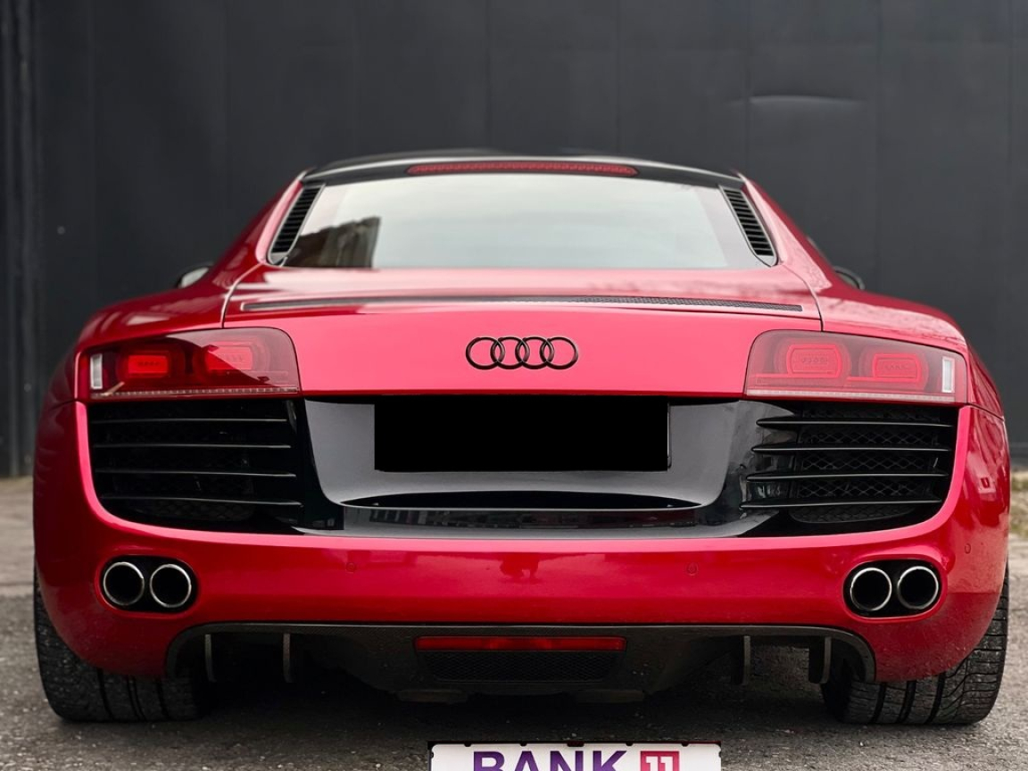 AUDI R8