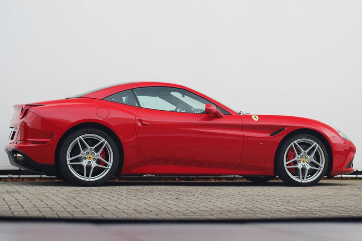 FERRARI CALIFORNIA T