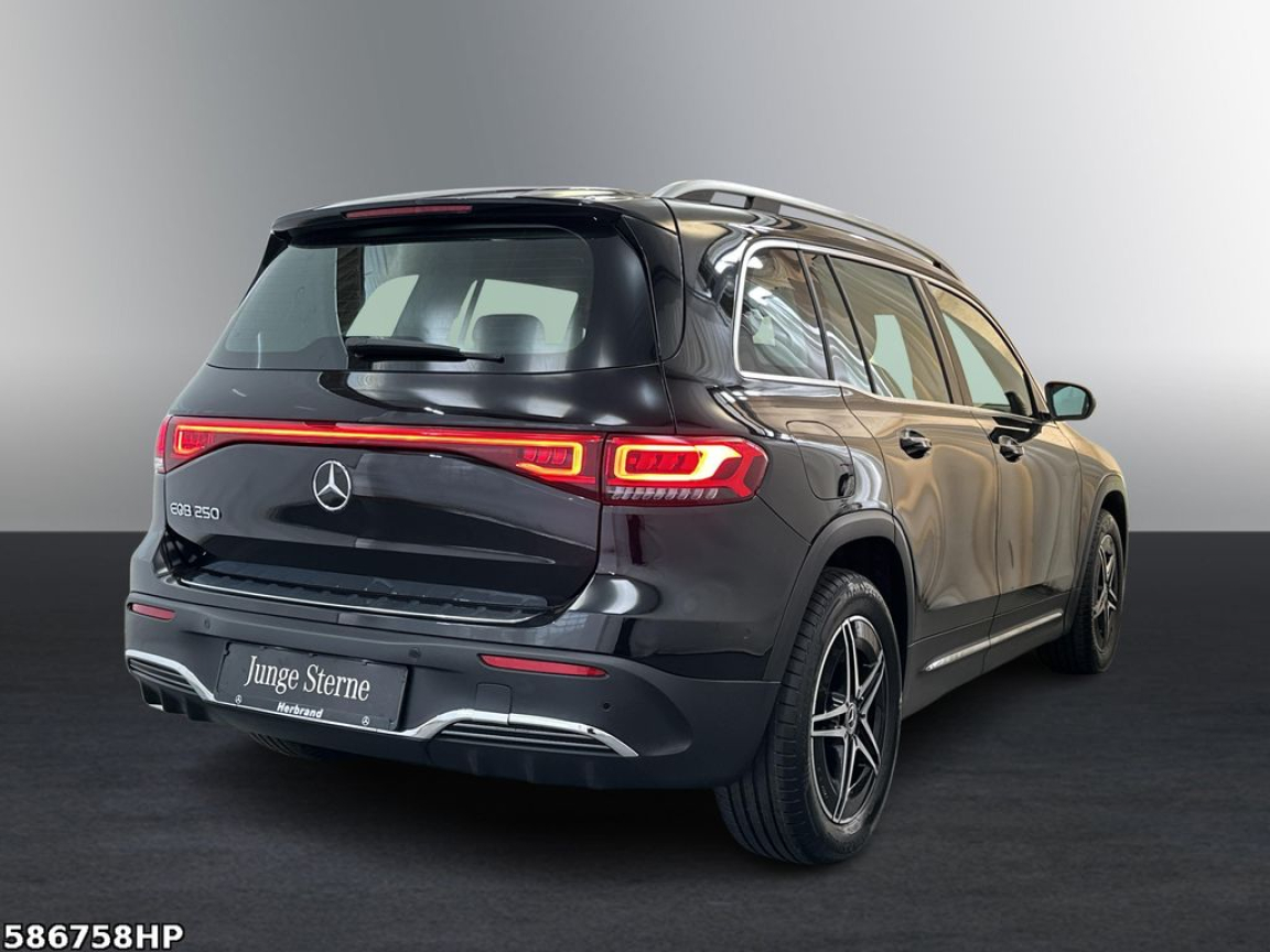 MERCEDES EQB