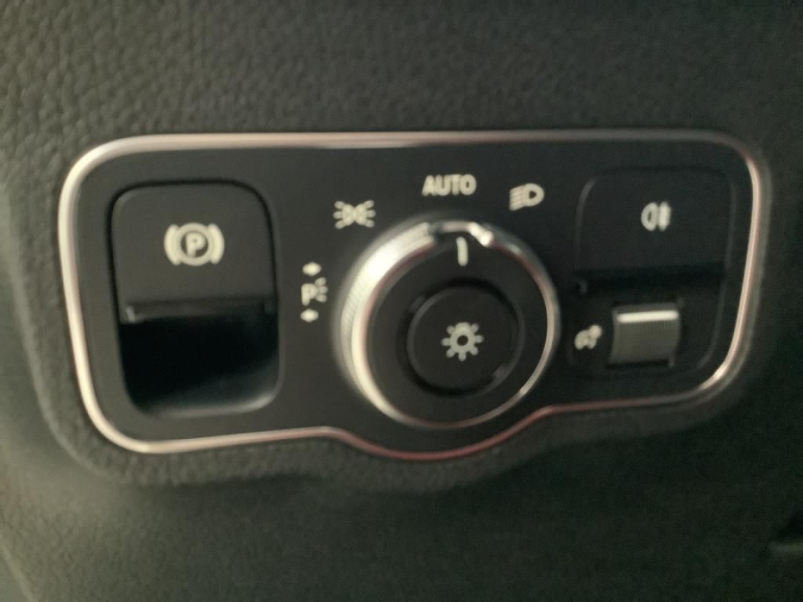 MERCEDES EQB