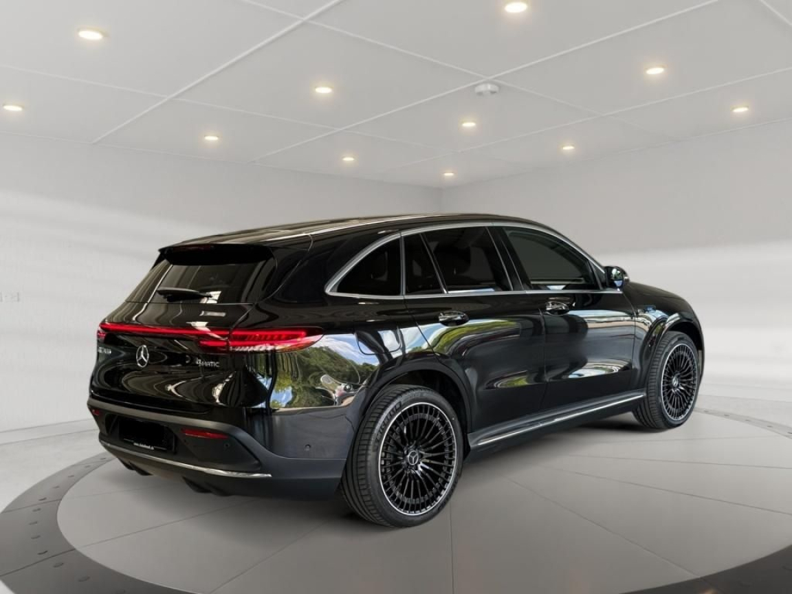 MERCEDES EQC