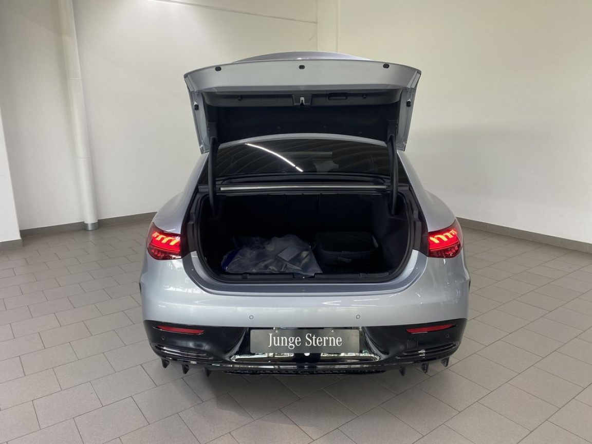 MERCEDES EQE