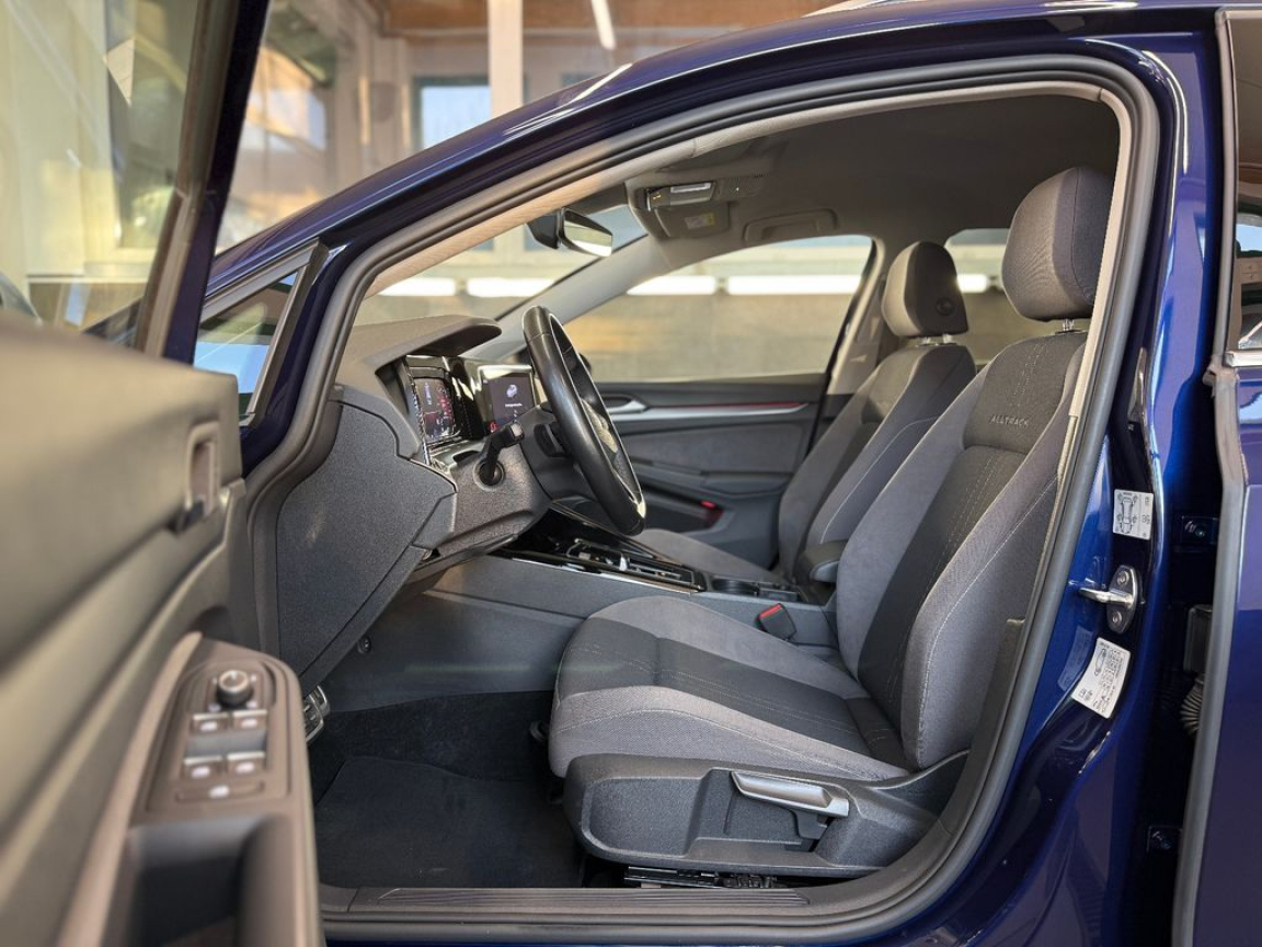 VOLKSWAGEN GOLF SW