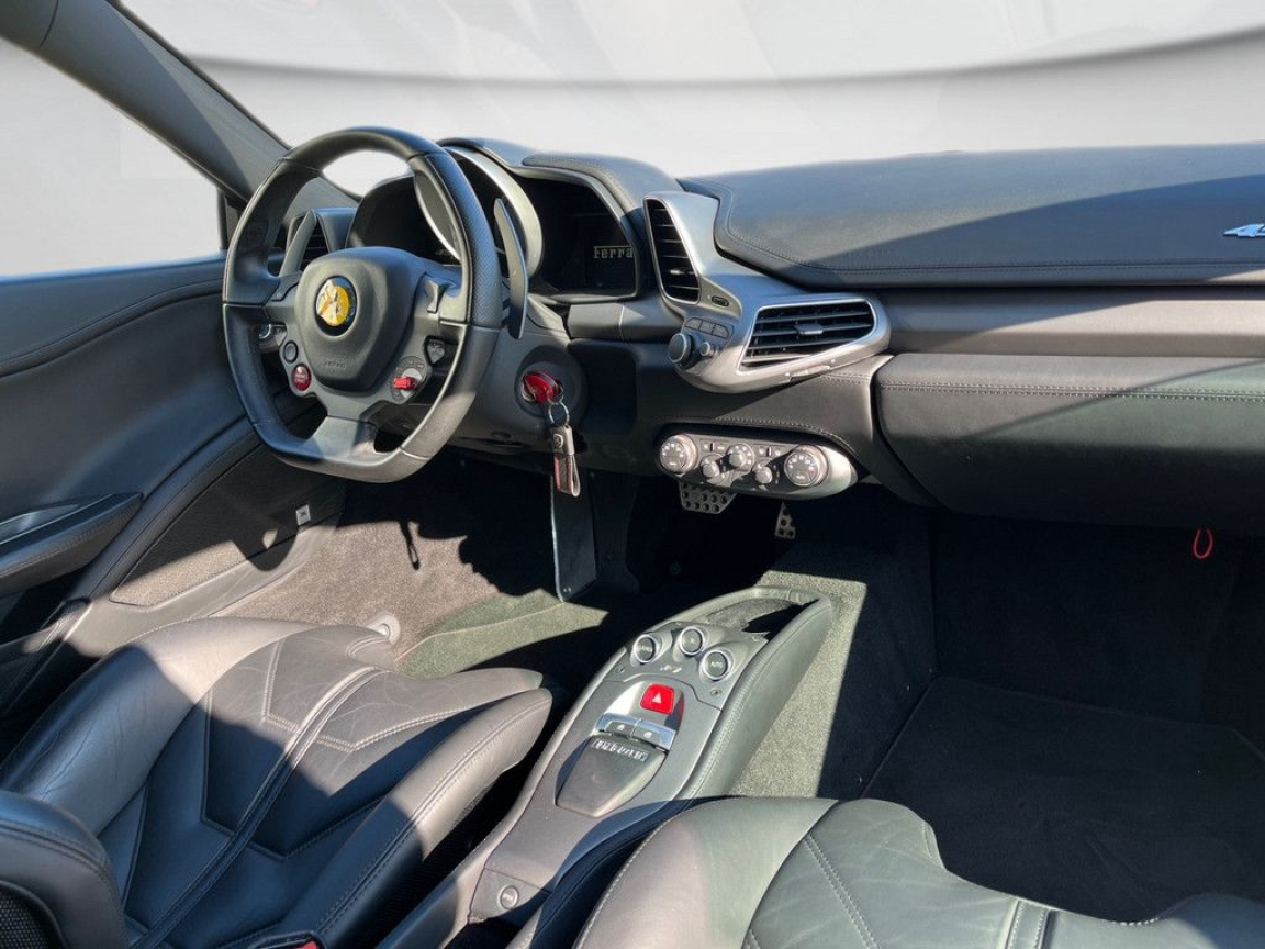 FERRARI 458 ITALIA