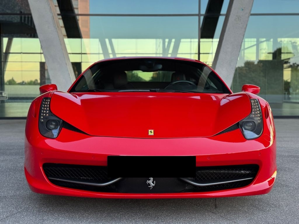 FERRARI 458 ITALIA