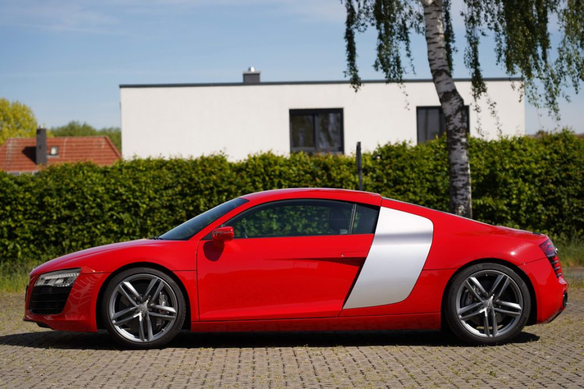 AUDI R8