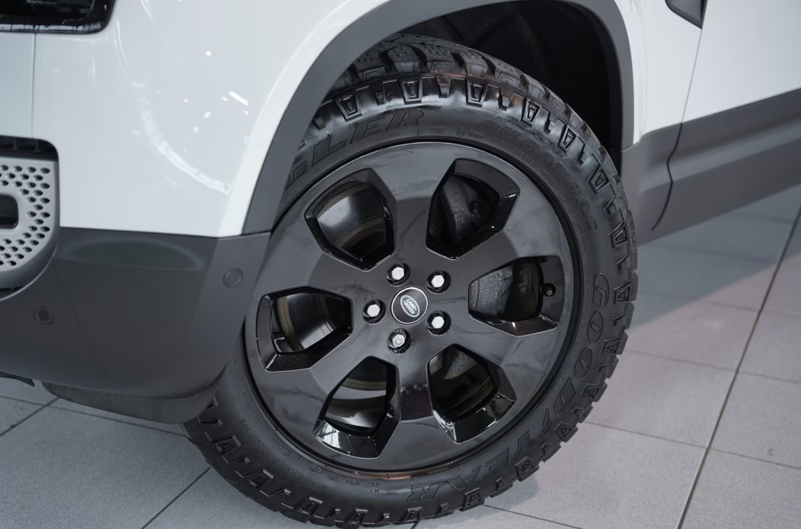 LAND ROVER DEFENDER