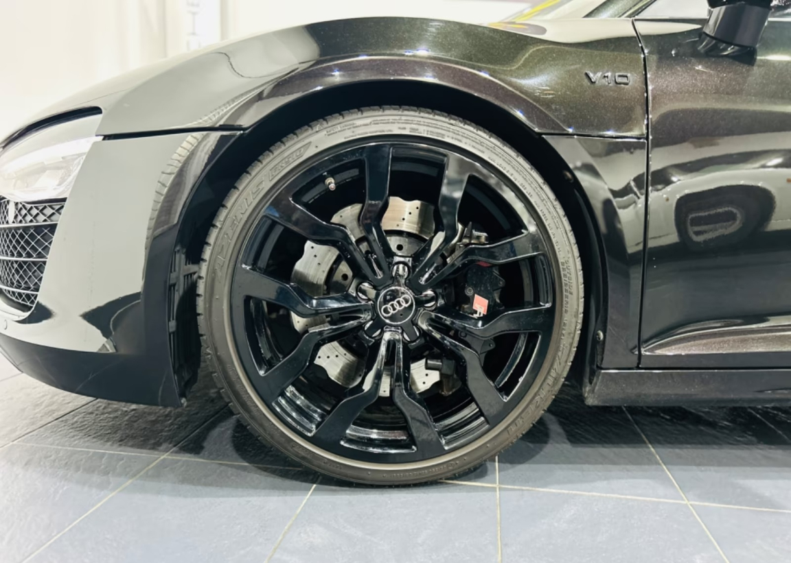 AUDI R8
