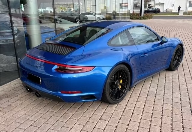 PORSCHE 911 CARRERA COUPE