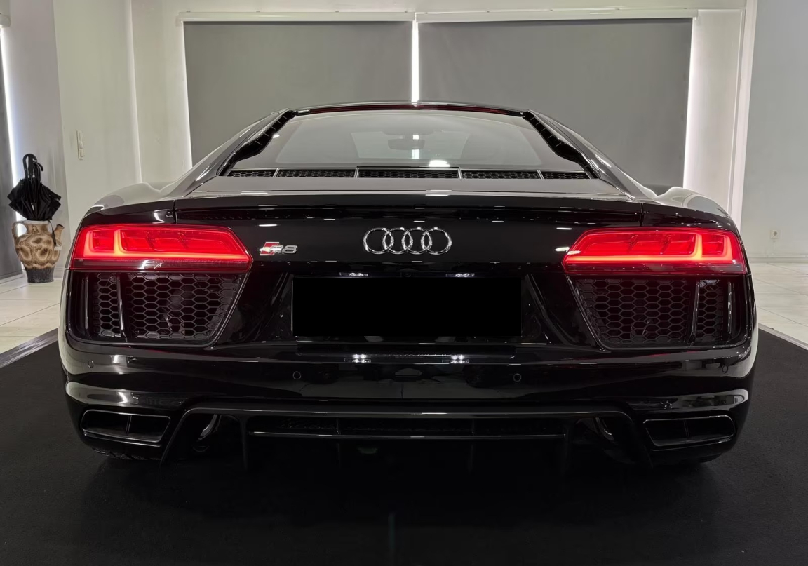 AUDI R8