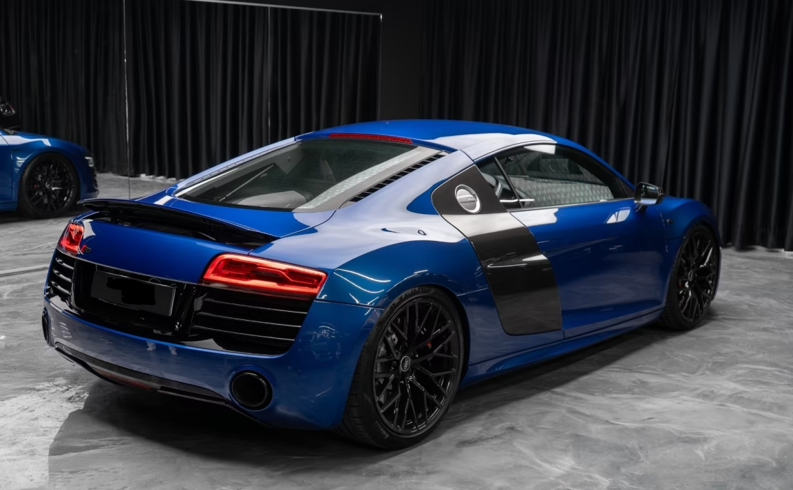AUDI R8