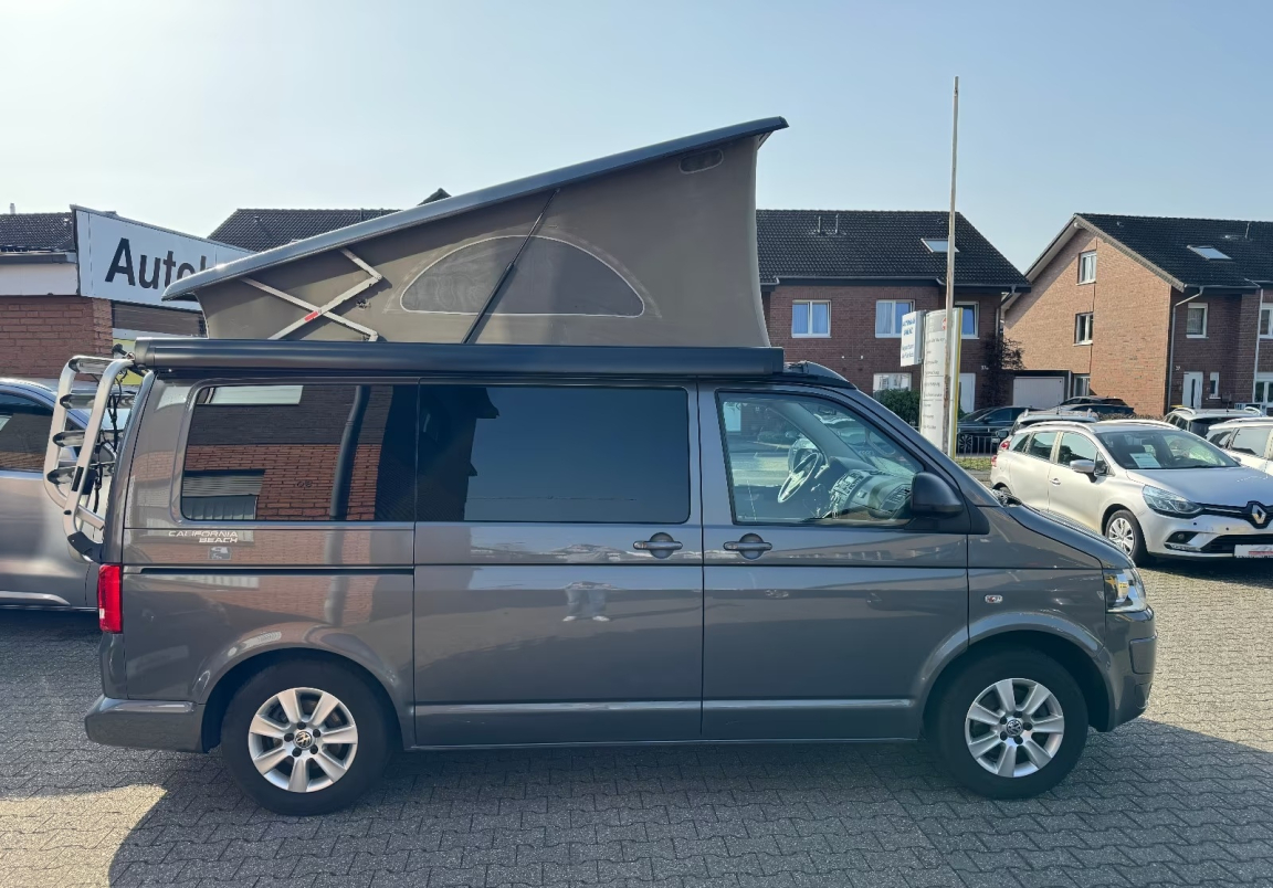 VOLKSWAGEN CALIFORNIA BEACH