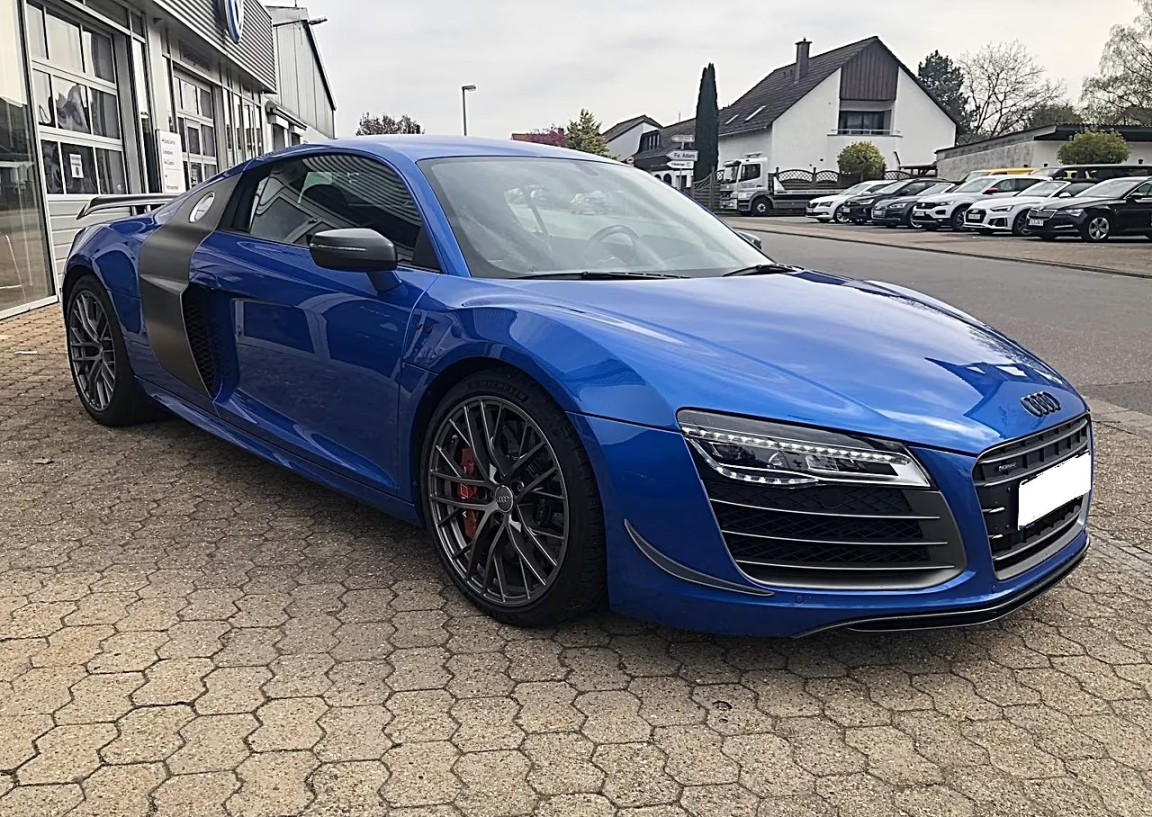 AUDI R8