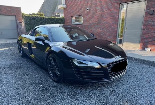 AUDI R8
